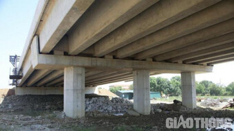 Diện mạo mới của cây cầu dài nhất trên cao tốc Bắc - Nam qua Thanh Hoá