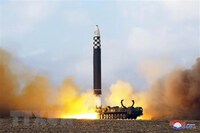 Ông Kim Jong-un: Xây dựng lực lượng hạt nhân để bảo vệ chủ quyền