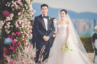Vợ chồng Hyun Bin nhận chúc phúc con trai đầu lòng