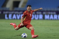 CĐV ĐNÁ không phục; Trọng tài giải thích lý do bù giờ 1 phút; Thái Lan chốt danh sách dự AFF Cup