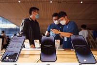 "Tuần trăng mật" của Apple và Trung Quốc gặp thử thách lớn, thời cơ của Việt Nam đang đến?