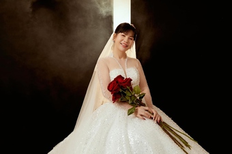 Sao Việt 5/12: Cát Phượng chụp ảnh cưới cùng "người đàn ông đặc biệt"