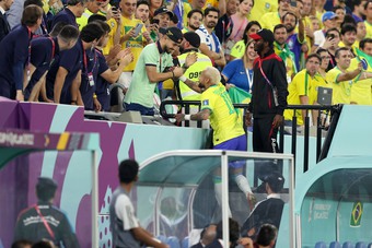 Sút tung lưới Hàn, Neymar có hành động đẳng cấp với hậu vệ M.U