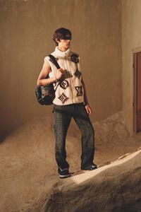 Mất đi "thuyền trưởng", Louis Vuitton vẫn gây ấn tượng mạnh với trang phục nam thu 2023