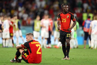 Tuyển Bỉ đi nghỉ sau World Cup, Courtois và De Bruyne ''chiếm sóng''