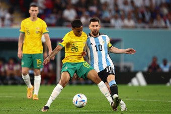 Messi quá giỏi khiến sao Australia bị sốc