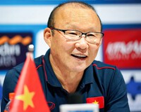 Tiền vệ trụ cột ĐT Việt Nam sắp xuất ngoại; HLV Park Hang-seo lọt top danh giá thế giới