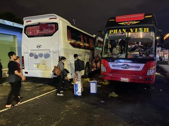 Đà Nẵng: Phát hiện xe khách 42 chỗ nhồi nhét 57 người