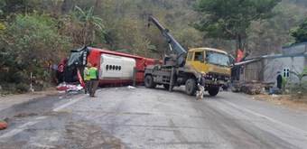Hòa Bình: Ôtô khách gây tai nạn liên hoàn khiến 3 người tử vong