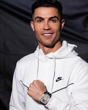 Bộ sưu tập đồng hồ kim cương xa xỉ của Cristiano Ronaldo