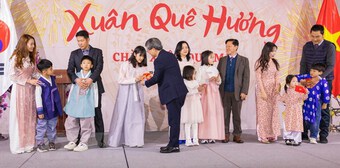 Chúc Tết gia đình đa văn hóa Việt-Hàn nhân dịp Xuân Quý Mão 2023