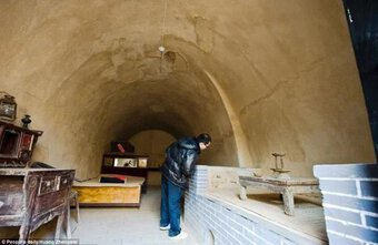 Làng cổ 4000 năm tuổi nằm dưới lòng đất ở Trung Quốc: Cách mặt đất 7m, mất 3 năm mới xây xong 1 căn, giá nhà không hề rẻ