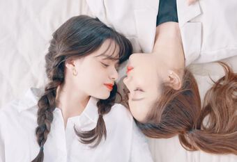 Netizen ‘quắn quéo’ với loạt cảnh quay nóng bỏng mắt trong phim ‘girl-love’ của Thái Lan