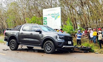Bình Phước: Xe máy đấu đầu xe ô tô bán tải, hai người tử vong