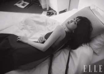 Song Hye Kyo xinh điên đảo trên tạp chí đầu năm, khoe trọn sắc vóc ''''lão hóa ngược'''' càng ngắm càng mê