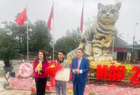 Khen thưởng nghệ nhân tạo hình linh vật "hoa hậu mèo" ở Quảng Trị