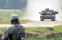 NATO cung cấp xe tăng chiến đấu chủ lực cho Ukraine: Hiện thực và những câu hỏi đặt ra