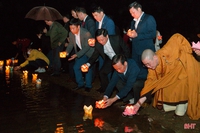 Lễ cầu sức khỏe, thả đèn hoa đăng trên sông Ngàn Phố