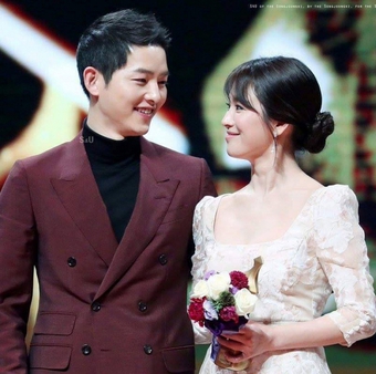 Lời thề nguyện của Song Joong Ki trong 2 lần kết hôn giống nhau đến lạ, chỉ có 1 điểm hoàn toàn khác biệt