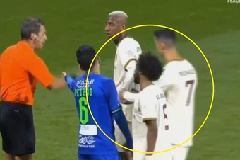 CĐV tố Ronaldo tranh đá penalty của đồng đội
