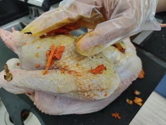 Cách luộc gà vàng ươm đẹp như ngoài hàng vào ngày rằm và chế biến món cơm gà hấp dẫn