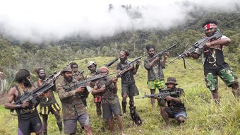 Phi công và 5 hành khách bị phiến quân Papua bắt làm con tin