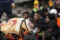 Kỳ tích người mẹ sinh con trong đống đổ nát sau động đất ở Syria