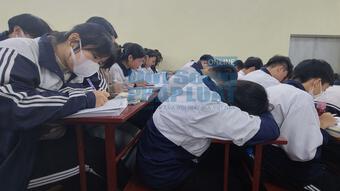 Hà Nội: Mục sở thị cảnh 700 học sinh chui lò luyện thi mong “cá chép hóa rồng” ở huyện Đông Anh
