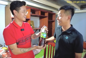 Team Châu Phi gửi quà “khủng” về Việt Nam, Quang Linh Vlog làm chuyện chấn động trước ngày về?