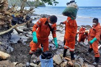 Philippines xác định được vị trí tàu chở dầu bị chìm 3 tuần trước