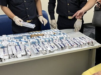 Bốn tiếp viên xách ma túy sẽ không được làm nhân viên hàng không