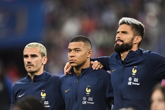 Băng đội trưởng của Mbappe khiến tuyển Pháp dậy sóng