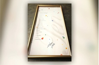 Tờ giấy với chữ ký Steve Jobs có giá 95.000 USD