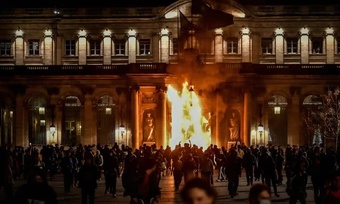 Tòa thị chính Bordeaux của Pháp rực lửa vì biểu tình