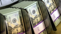 Người Mỹ rút 100 tỷ USD tiền gửi khỏi các ngân hàng