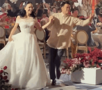 Vợ chồng Hà Tăng nhún nhảy trong tiệc cưới Phillip Nguyễn - Linh Rin, quý tử lọt vào khung hình gây chú ý