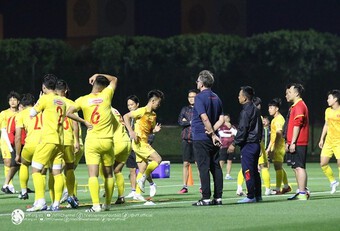 HLV Troussier yêu cầu U23 Việt Nam họp rút kinh nghiệm trước trận gặp U23 UAE
