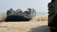 Hàng ngàn binh sĩ Mỹ – Hàn ồ ạt đổ bộ bờ biển cùng loạt xe bọc thép 23 tấn