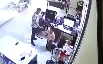 Camera ghi lại cảnh giám đốc người nước ngoài nghi sát hại nữ kế toán