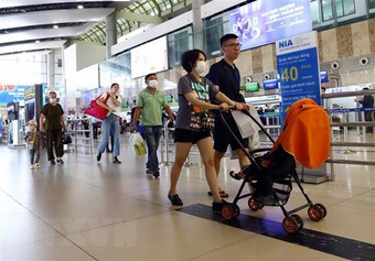 Lượng hành khách qua đường hàng không 5 tháng tăng gần 38%