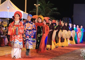 Lễ hội tôn vinh áo dài Việt Nam tại Festival Biển 2023
