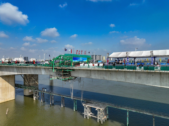 Cầu Vĩnh Tuy 2 hoàn thành khối hợp long cuối cùng, chuẩn bị thông xe vào tháng 9/2023