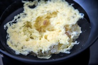 Trời oi nóng nấu canh trứng rong biển cực dễ, chỉ 10 phút là xong mà ăn cực hao cơm