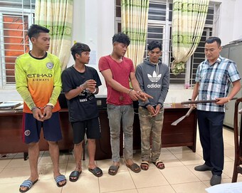 Đắk Lắk: Bắt giữ 4 đối tượng dùng dao, gậy chặn xe khách đập phá