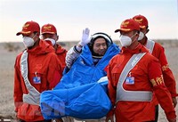 Phi hành đoàn Thần Châu-15 của Trung Quốc đã trở về Trái Đất