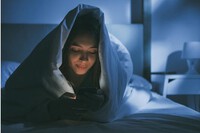 Bác sĩ nói về việc người trẻ mất ngủ dù mệt mỏi cả ngày: Phương pháp ngủ TESLA - Không phải ai cũng làm đúng!