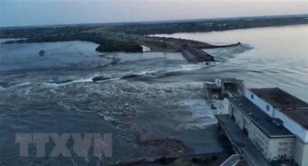 Ukraine: 150 tấn dầu đã tràn ra sông sau khi vỡ đập thủy điện Kakhovka
