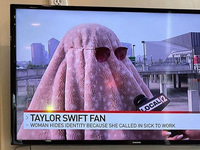 Ảnh vui 2-7: Một fan Taylor Swift trốn làm đi đu idol ở Singapore