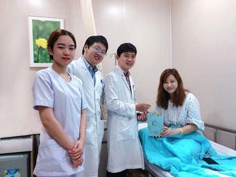 Mắc bệnh lý lạc nội mạc tử cung, bệnh nhân người nước ngoài được bác sĩ làm việc này để “cứu” khả năng sinh sản