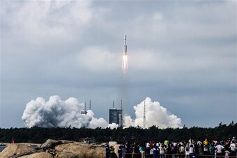 Tàu Thiên Châu-5 trở lại khí quyển Trái Đất sau khi hoàn thành sứ mệnh